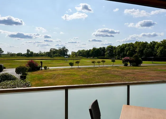 Hotel Relais De - Hotel, Golf & Margaux-Cantenac