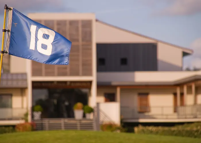 Hotel Relais De - Hotel, Golf & Margaux-Cantenac